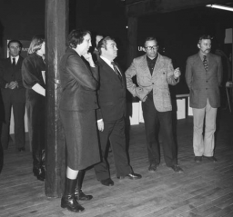 Rok 1976, w siedzibie muzeum;
wizyta Józefa Fajkowskiego (w środku), wiceministra Kultury i Sztuki; drugi z prawej: Adam Nahlik, następca Krystyny Kondratiukowej na stanowisku dyrektora muzeum