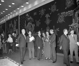Rok 1974, Ośrodek Propagandy Sztuki, Łódź;
16 IV, wernisaż wystawy „Gobeliny Jean Lurçat”