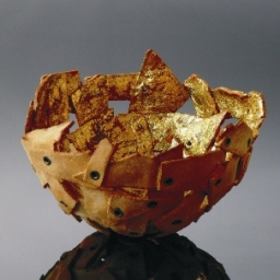 Misa, 2002
<br/>mąka, sól, mosiądz, złoto płatkowe