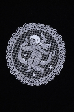Beata Włodarska, <br/>"Amorek na huśtawce", serwetka, filet, 2008