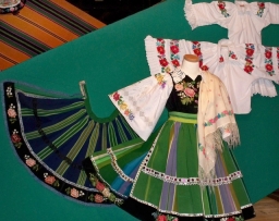 Strój łowicki<br/>zapaska i koszule kobiece