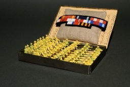 Męskie gry, dyptyk / Male games, diptych – Barbara Polkowska-Ugwu, Gdańsk (miniatura: 3 x 15 x 21 cm) 