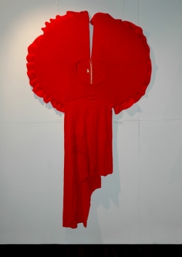 Sukienka XVII / Dress XVII – Marian Stępak, Toruń (kompozycja: 183 x 104 cm)